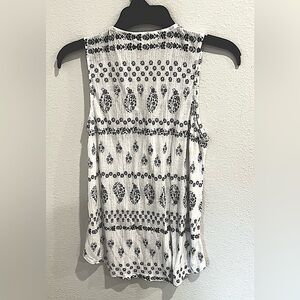 Lucky Brand Medium Size Geometric Top